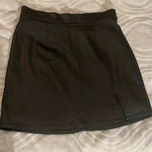 NWOT Kendall + Kylie skirt szM